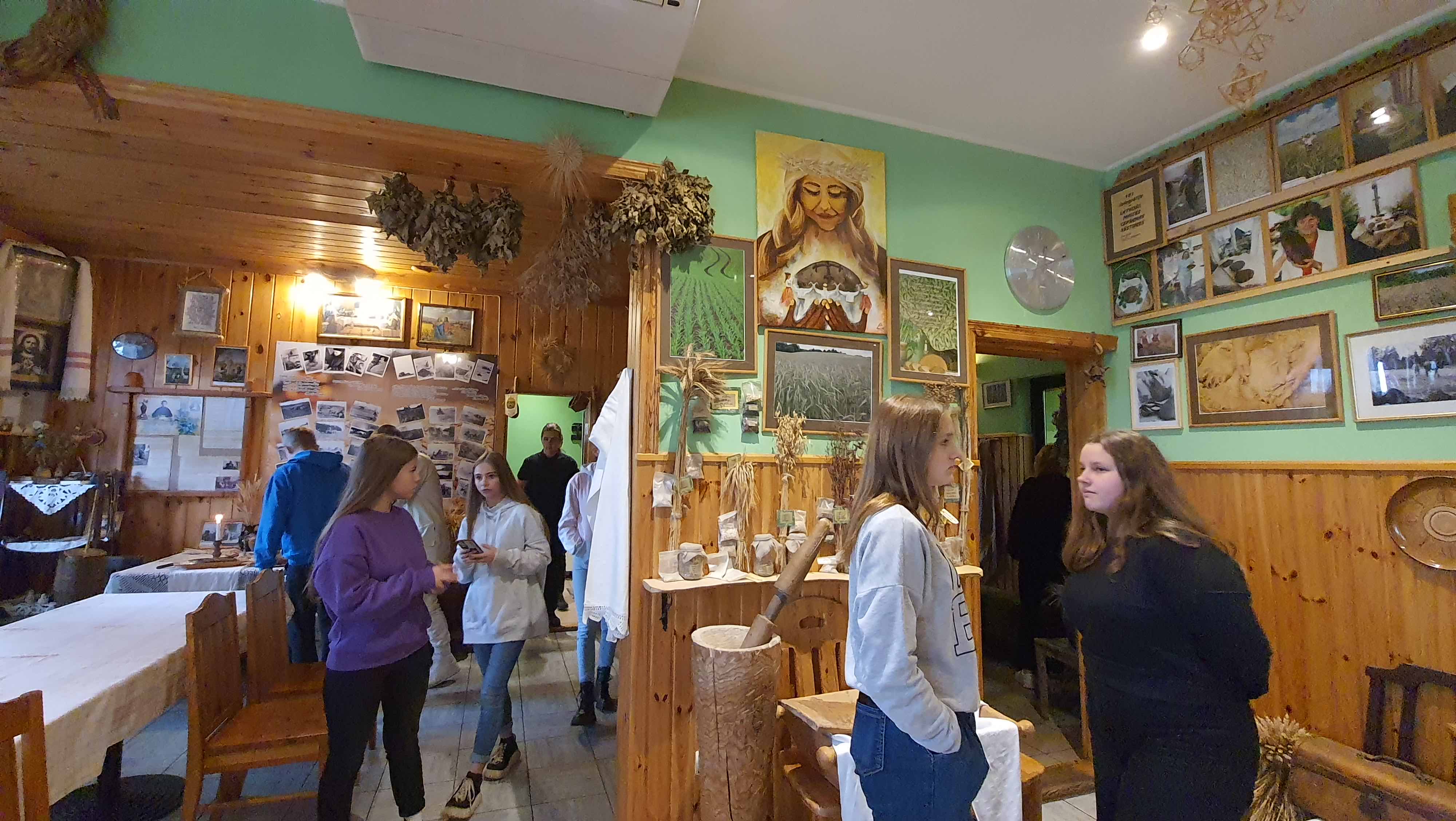 Daugavpils Tehnoloģiju un tūrisma tehnikuma izglītojamie 2022.gada oktobrī Aglonas Maizes muzejā iepazīst maizes ceļu 
