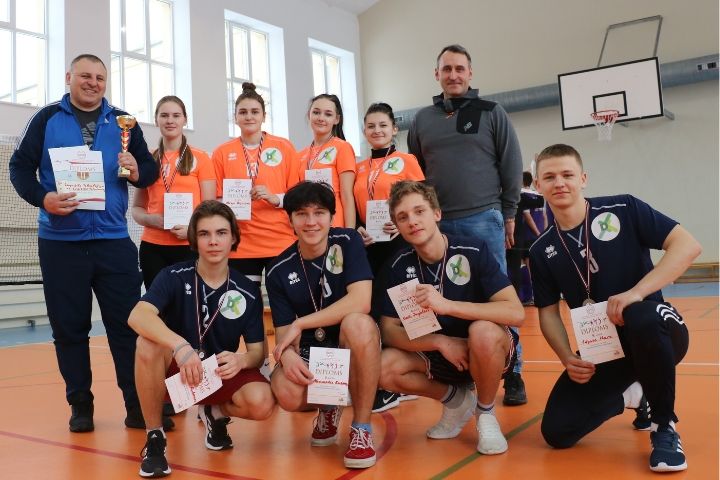 Turnīrs badmintonā tehnikuma Mendeļejeva ielas 1 korpusā