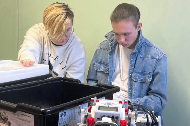 Tehnikuma izglītojamie piedalās “Preiļu robotikas čempionātā 2024″