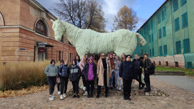Izglītojamo kopbildē Daugavpils cietoksnī