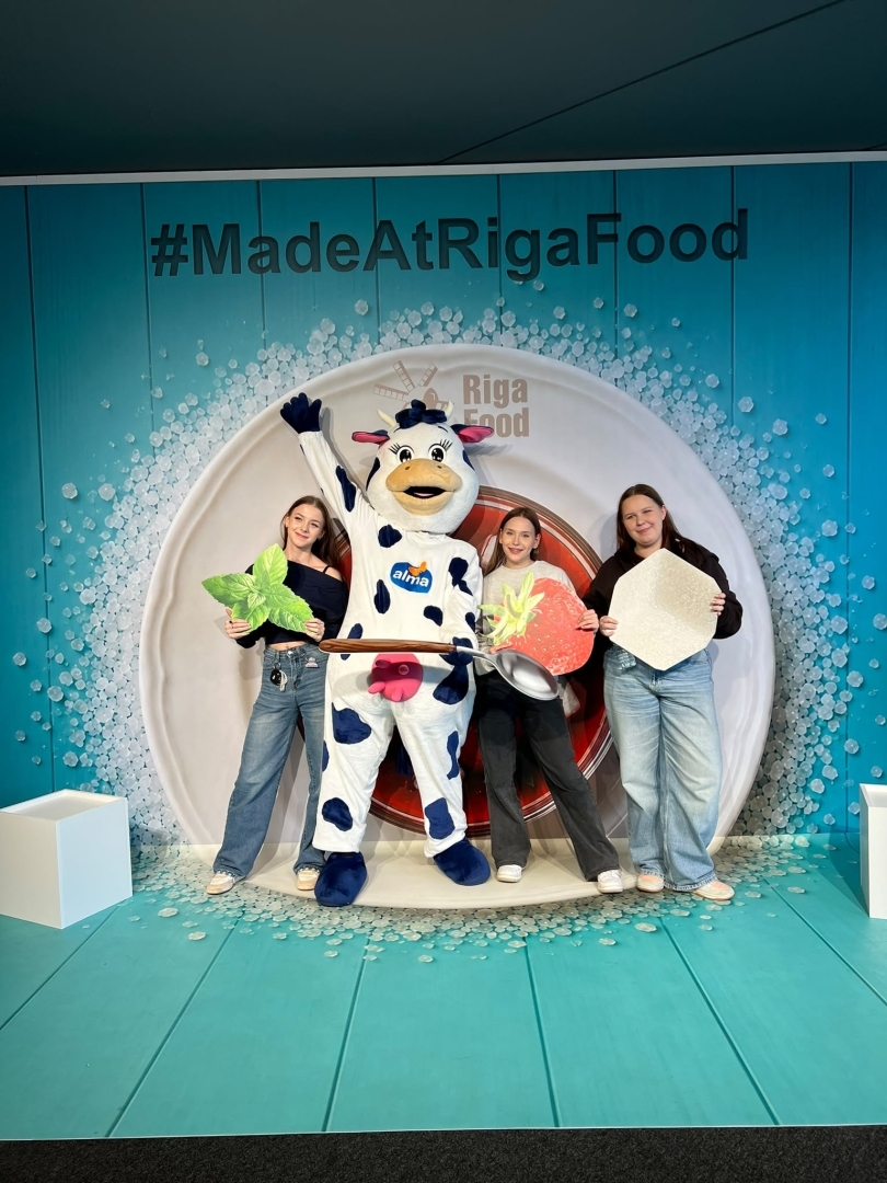 Tehnikuma izglītojamās izstādes "Riga Food 2026" foto zonā
