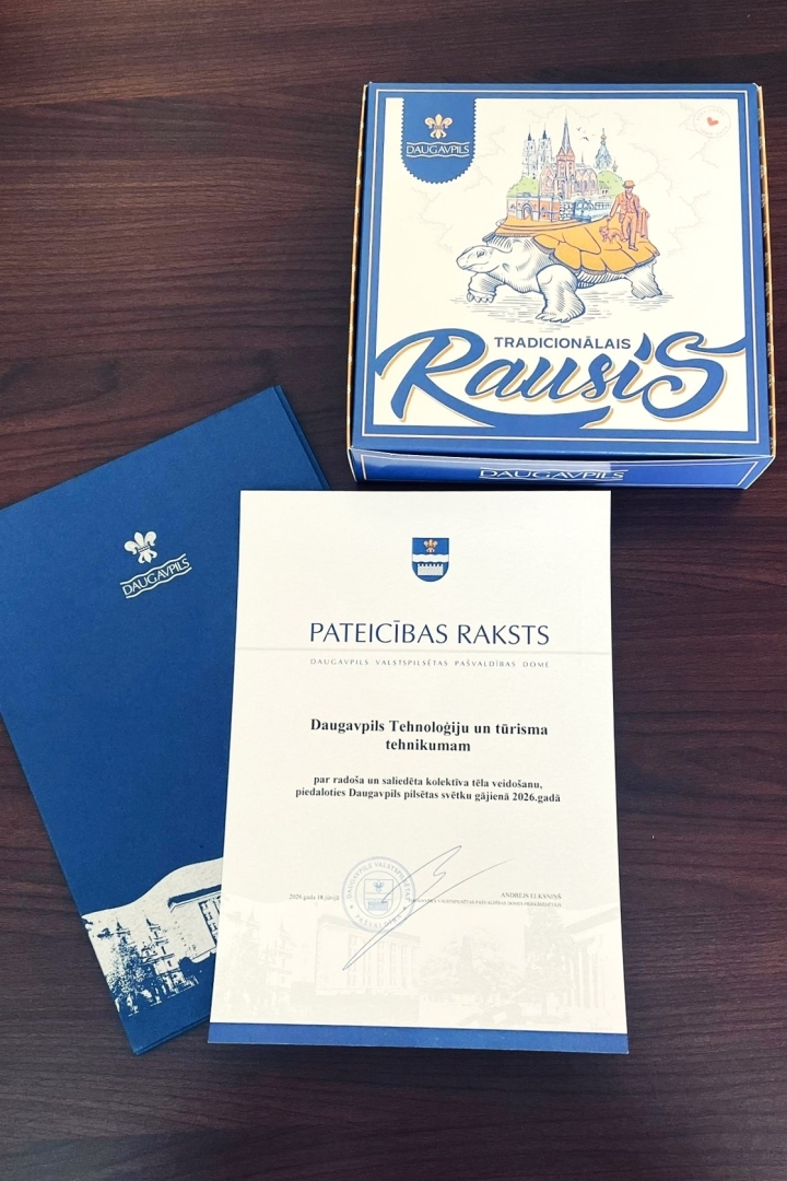 Pateicības rakts un piemiņas balva, ko tehnikums saņēmis Daugavpils pilsētas svētkos
