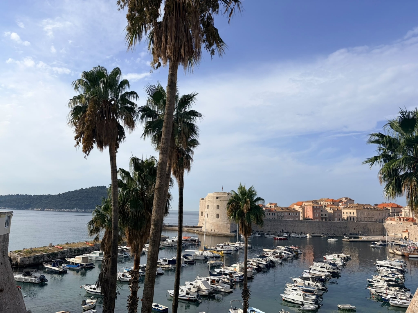 Līcis ar laivām Dubrovnikā