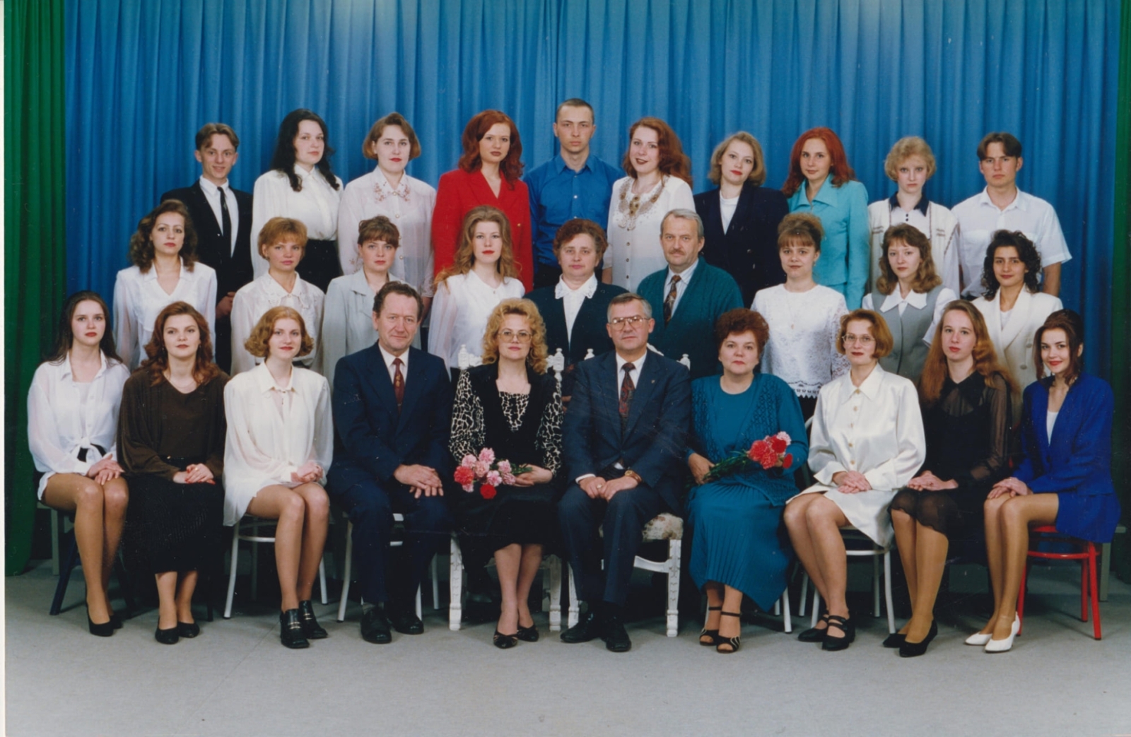 1997. gada absolventu un pasniedzēju kopbilde