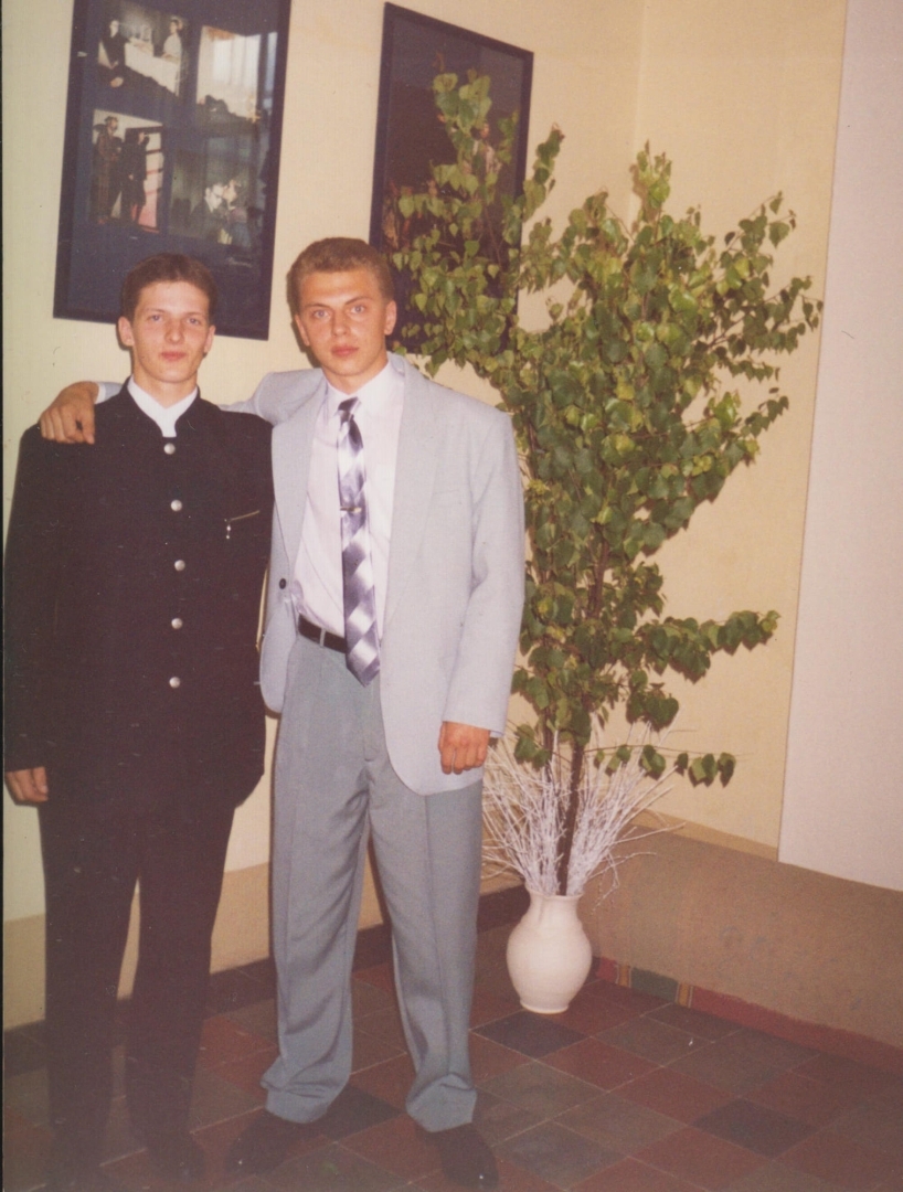 1998. gada audzēkņu foto koledžas foajē