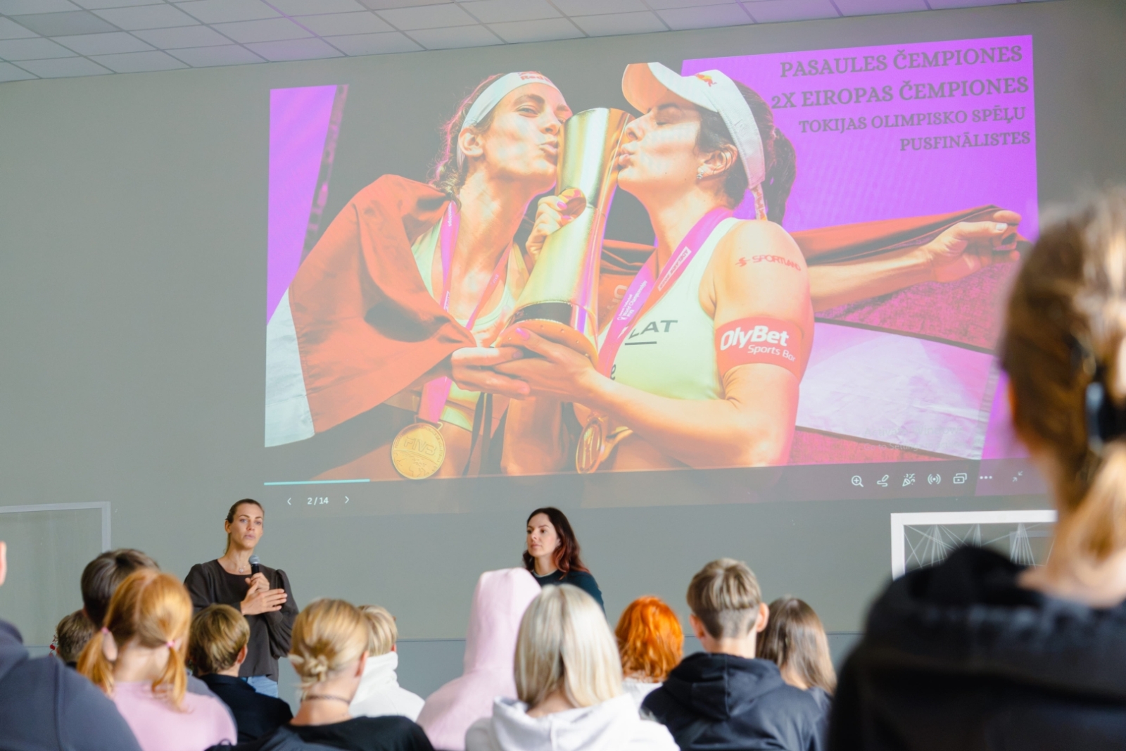 Sportistes vada prezentāciju
