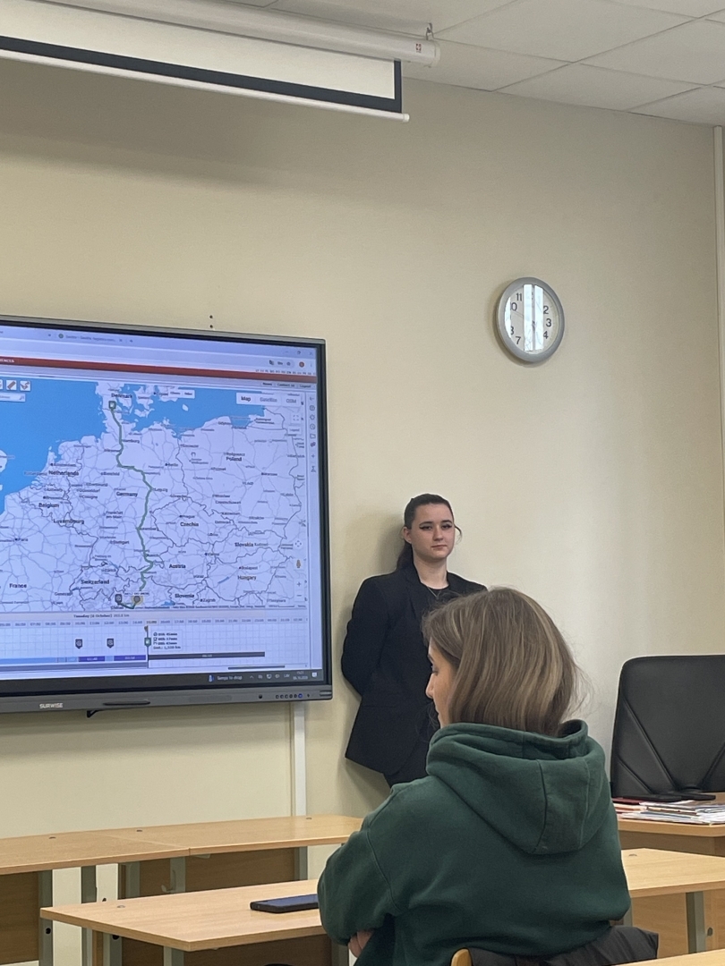 Greibo uzstājas ar prezentāciju