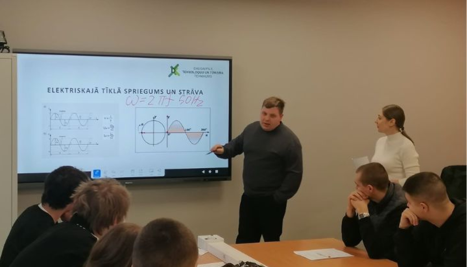 Mācāmies praksē: trigonometriskās funkcijas elektrotehnikā