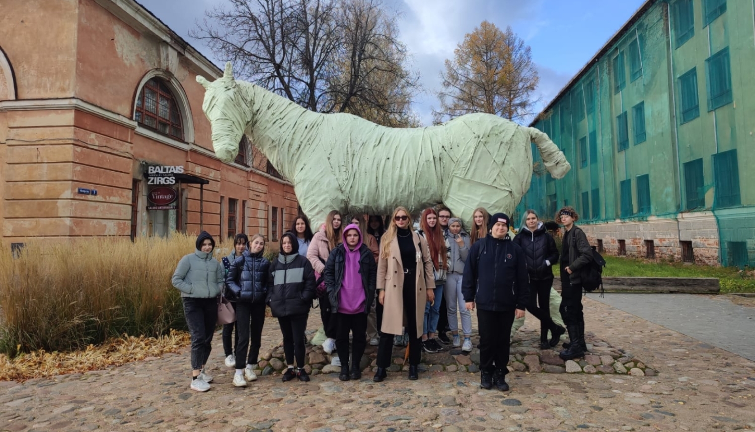 Izglītojamo kopbildē Daugavpils cietoksnī