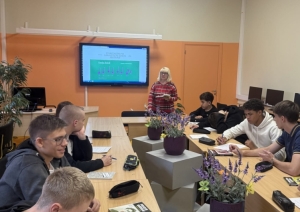 Dzejas stundā izglītojamie veic dzeju saistītus uzdevumus