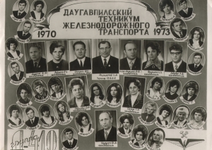 1973. gada absolventu un pasniedzēju kopplakāts