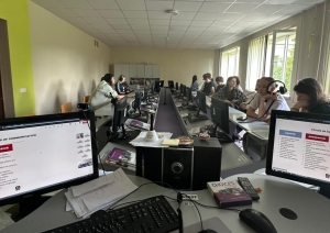 Loģistikas programmas izglītojamie vieslekcijas "Klientu serviss" laikā datorklasē