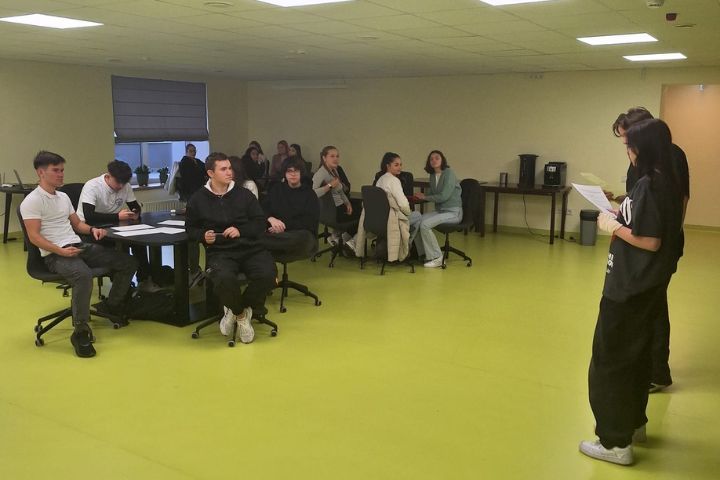 Rumāņu skolēni mācās latviešu valodu